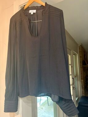 Evereve Women's Black Long-Sleeve Pintuck Blouse